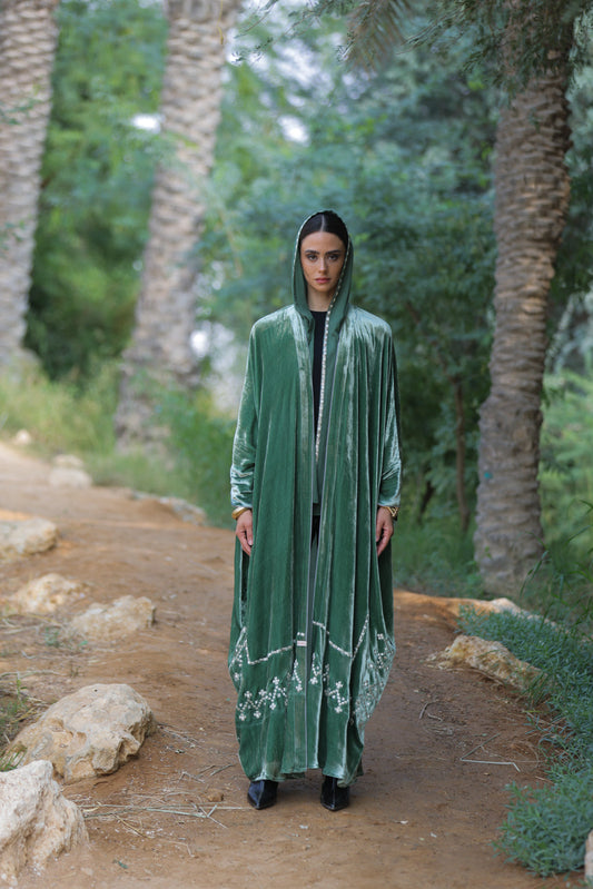 العباية الكاجوال: كيف تحصلين على إطلالة راقية ومريحة للدوام والخروج اليومي
